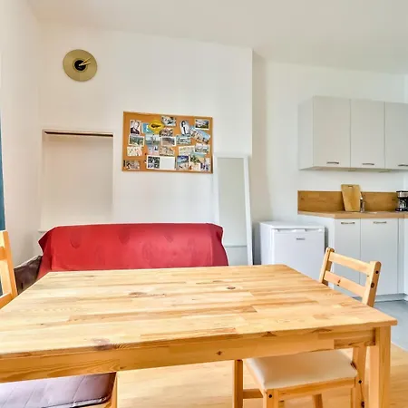 Guestready - Minimalist Mod, 15th Arrondissement.